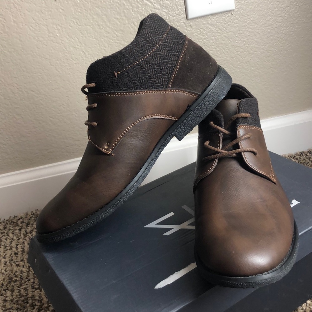 Men’s Brown Chukka Boots Size 8.5